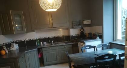 Appartement rez-de-jardin LUS La-Croix-Haute dans maison en pierre