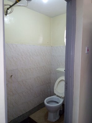 Bathroom - Maates Hotel (Nairobi)