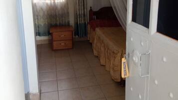 Double Room | Desk, iron/ironing board, free WiFi, bed sheets