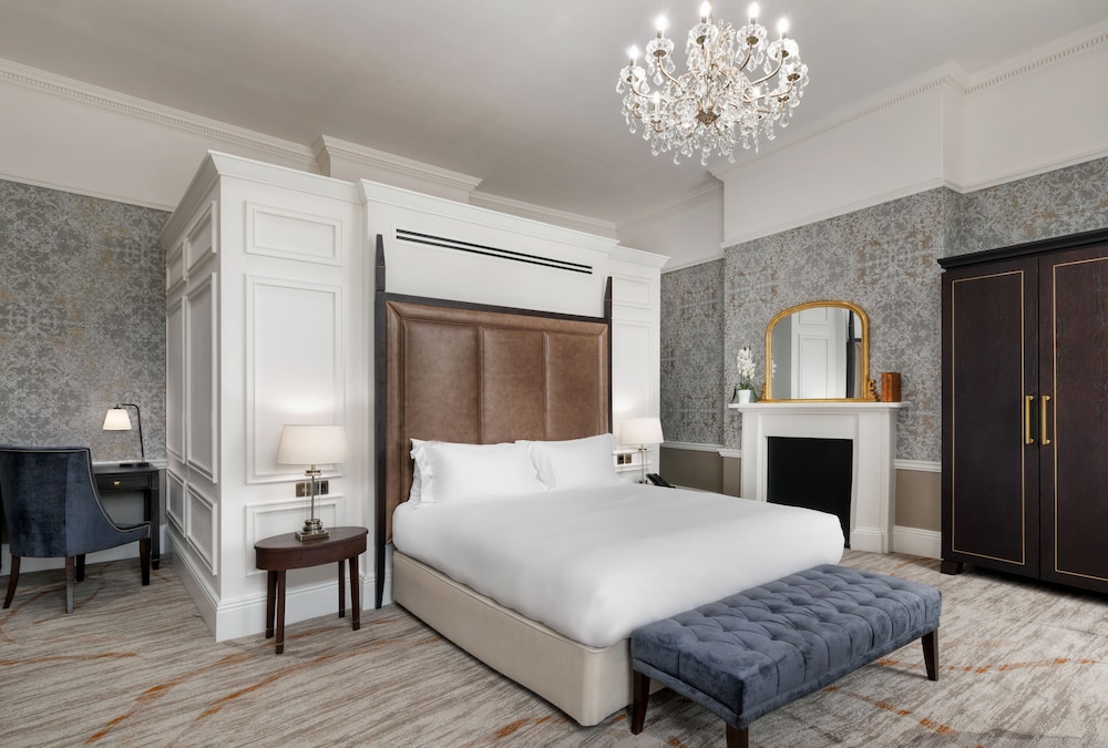 Buxton Crescent by null