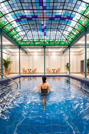 Hot springs - Buxton Crescent (Buxton)