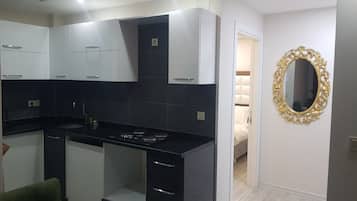Frigobar, placa de cocina, tetera/pava eléctrica