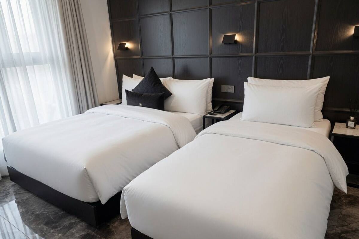 Deluxe Twin Room (Breakfast & Ice Americano included) | Hypo-allergenic bedding available, down comforters, blackout drapes