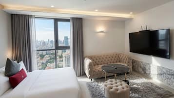 Royal Suite (Breakfast & Ice Americano included) | Hypo-allergenic bedding, down duvets, blackout curtains, soundproofing