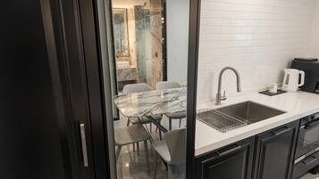 Royal Suite (Breakfast & Ice Americano included) | Roupas de cama antialérgicas, edredons de pluma, cortinas blackout
