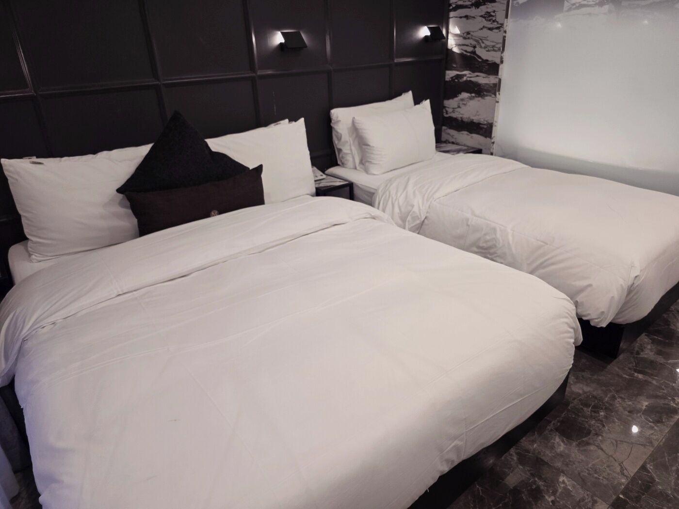 Deluxe Twin Room | Hypo-allergenic bedding, down comforters, blackout drapes, soundproofing