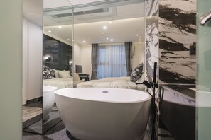 Deluxe Twin | Bathroom | Separate bathtub and shower, hair dryer, bathrobes, slippers - The May Hotel (Seoul)