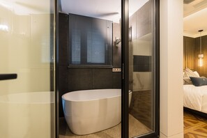 Premium Double Room | Bathroom | Separate tub and shower, hair dryer, bathrobes, slippers - The May Hotel (Seoul)