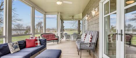 Smart TV, fireplace, DVD player, table tennis