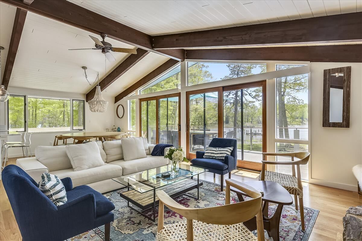Minutes from Downtown Easton | Pool | Hot Tub | Kayaks