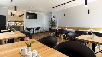 Ontbijtbuffet op werkdagen (EUR 16.50 per persoon)