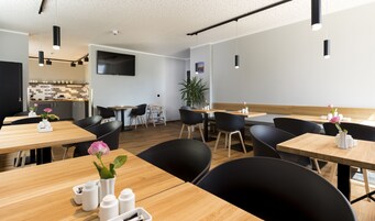 Café da manhã com buffet todos os dias mediante uma taxa