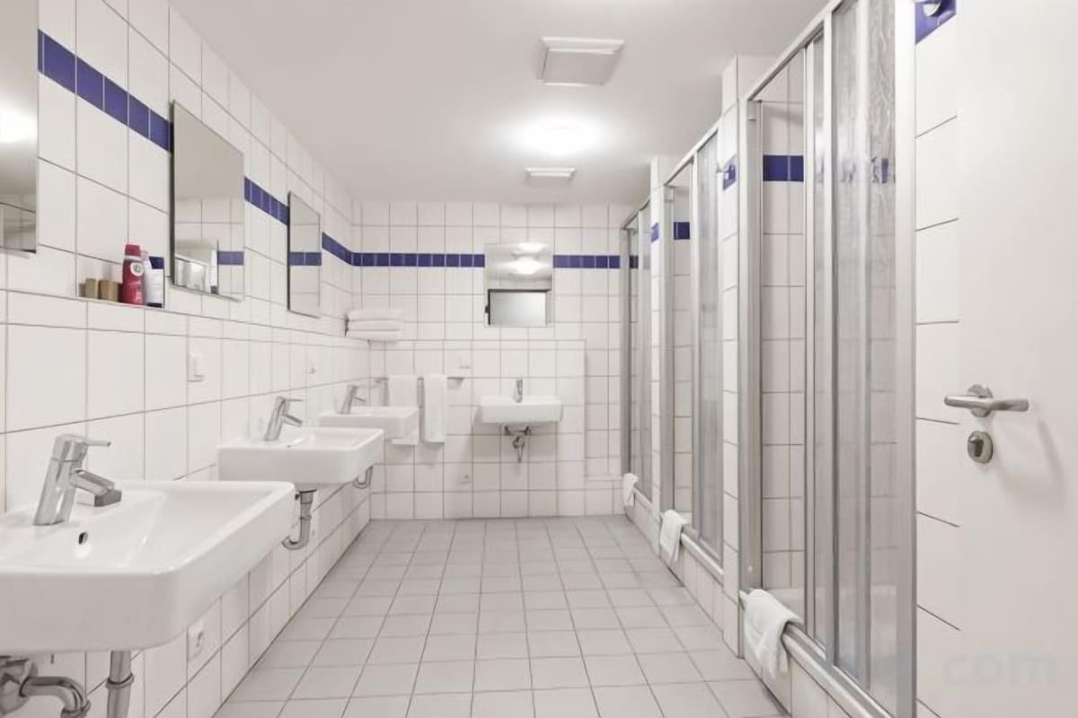 Basic Single Room With Shared Bathroom