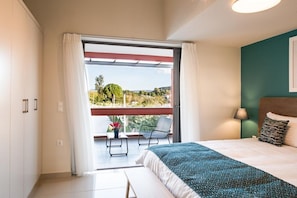 2 chambres, coffres-forts dans les chambres, fer et planche Ă repasser