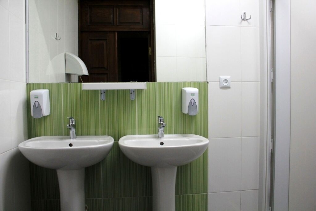 Photo - Envoy Hostel and Tours