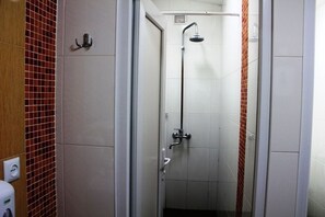 Ducha, secador de pelo, toallas