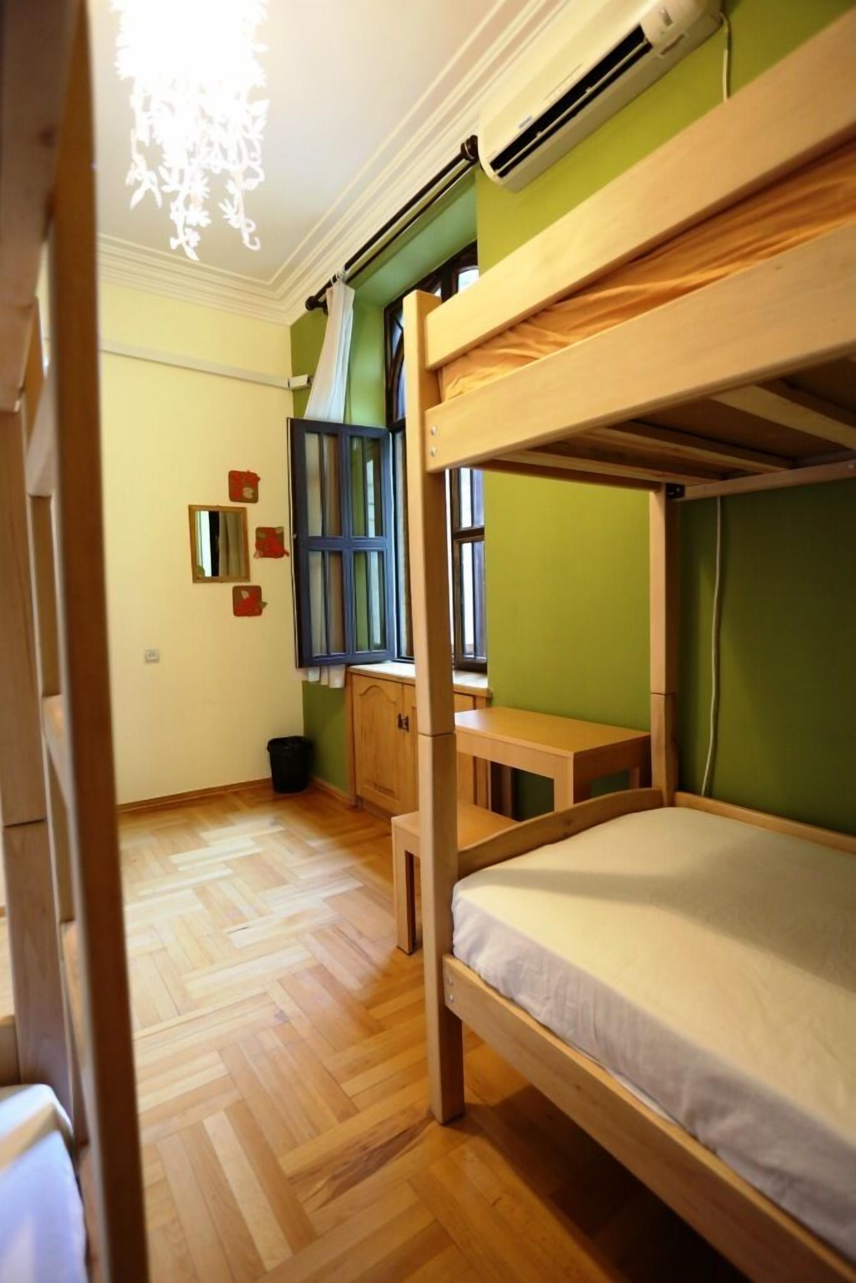 Photo - Envoy Hostel and Tours