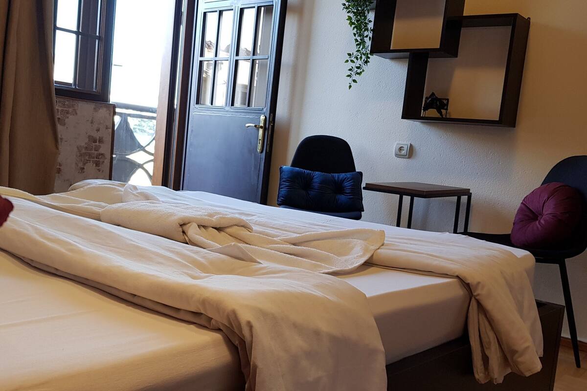Economy Double Room, Shared Bathroom | WiFi (free), bed sheets