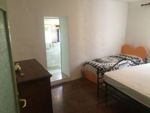 2 chambres, fer et planche Ă repasser, draps fournis