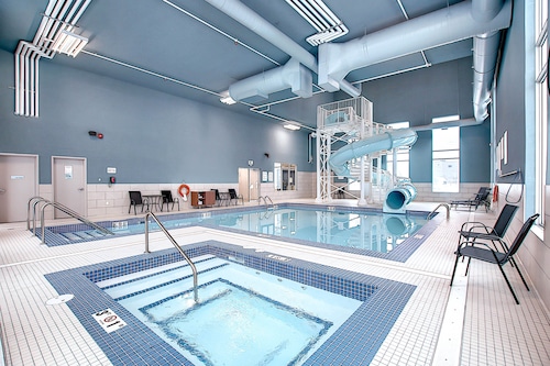 Holiday Inn Express & Suites Calgary Airport Trail NE by IHG