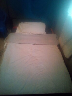 Double Room | Blackout curtains, free WiFi, bed sheets - Lukee Guest House (Nairobi)