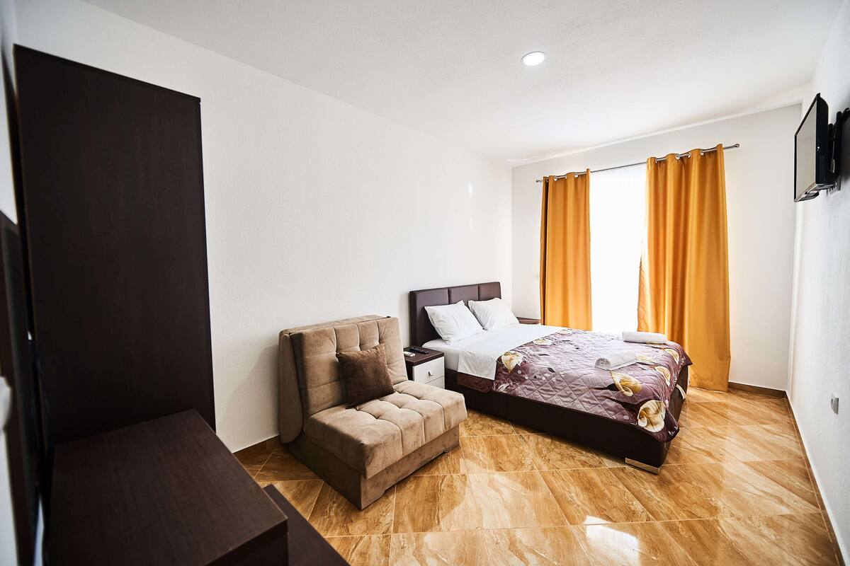 Minibar, desk, soundproofing, free cots/infant beds