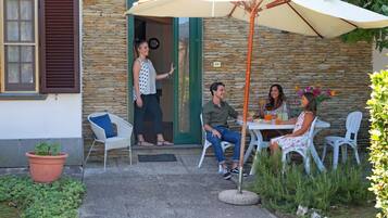 屋外ダイニングエリア