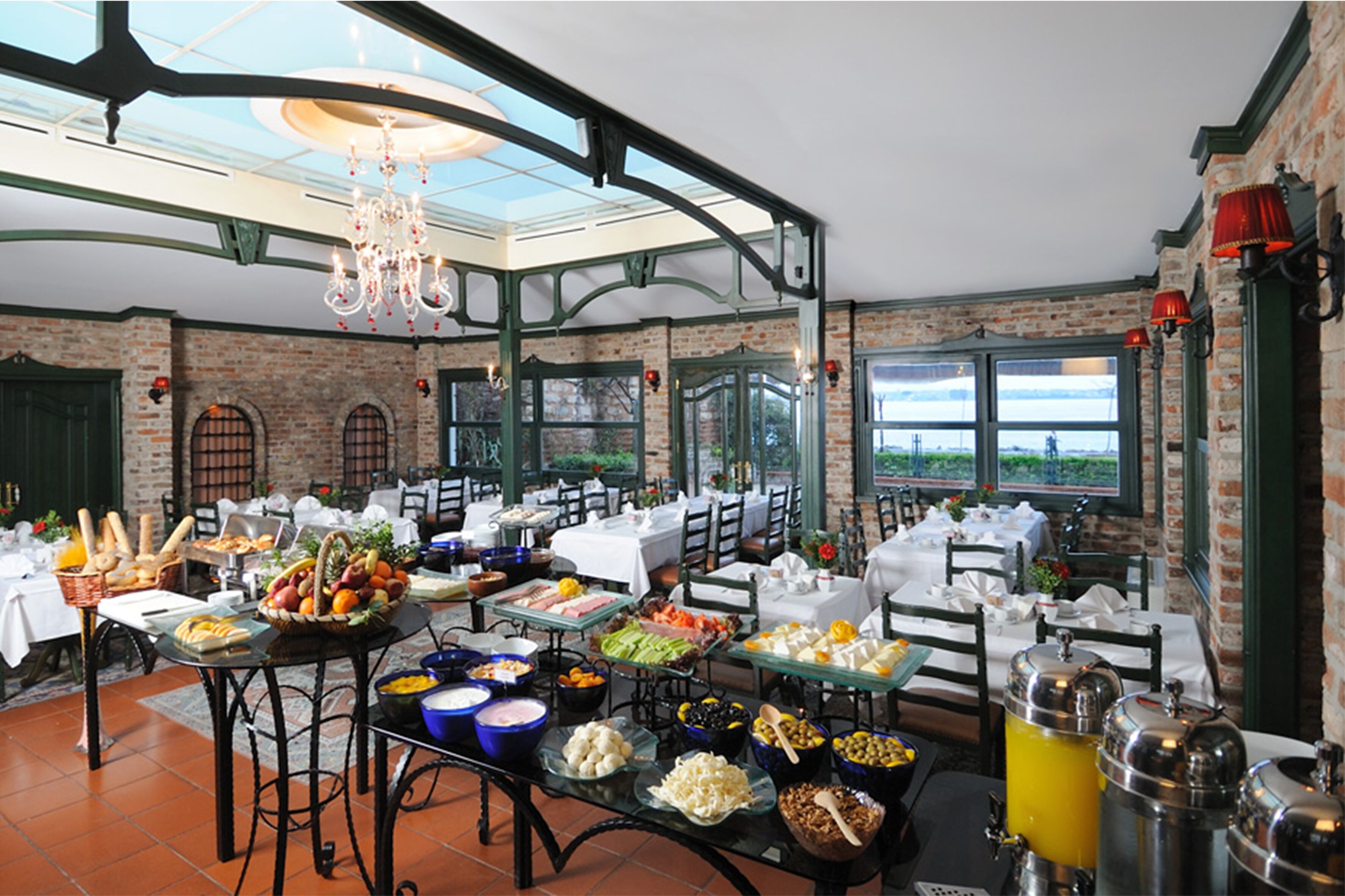 Daily buffet breakfast for a fee