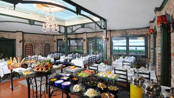 Daily buffet breakfast for a fee