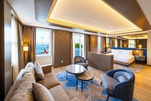 Svit Executive | Värdeförvaringsskåp på rummet, skrivbord och arbetsyta för laptop