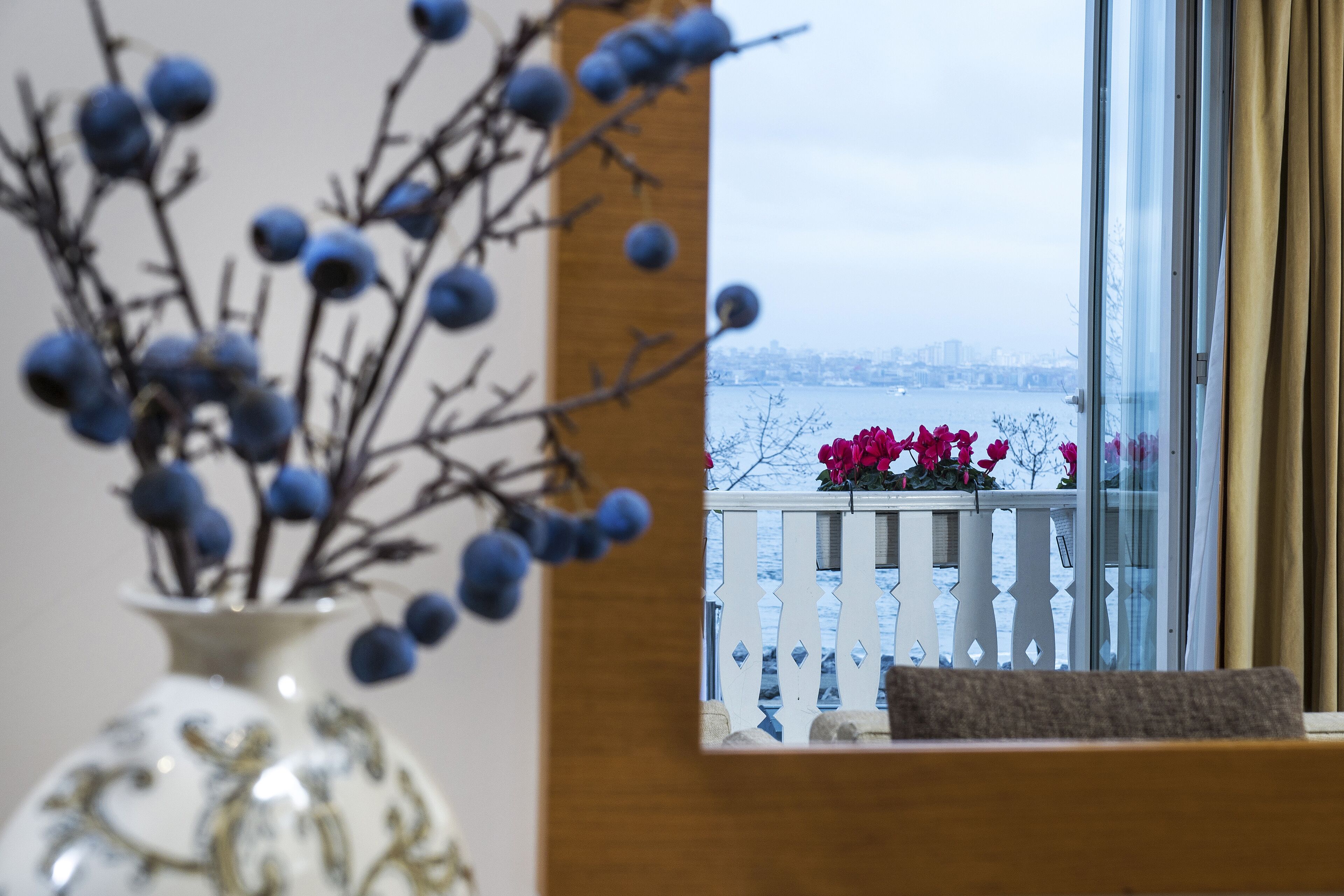 in-room safe, desk, laptop workspace, soundproofing