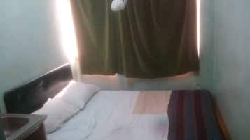 Double Room | Desk, free WiFi, bed sheets