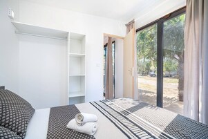 2 habitaciones, decoración personalizada y muebles diferentes 