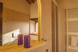 Shower, towels