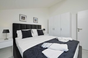 1 bedroom, travel cot, free WiFi, bed sheets