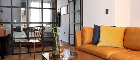 Luxury Apartment | Living room | Flat-screen TV