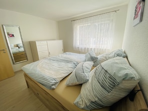 3 bedrooms, WiFi, bed sheets