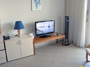 32-Zoll-Flachbildfernseher mit Kabelempfang, Fernseher, DVD-Player