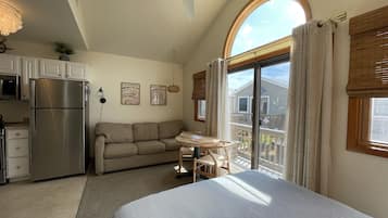 Studio | Living area | 30-inch TV with cable/satellite TV channels
