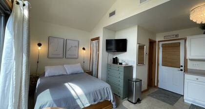 38 Piece Of Heaven Studio Bedroom Condo by RedAwning