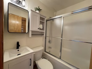 Bathroom - 38 Piece Of Heaven Studio Bedroom Condo by RedAwning (Hatteras)