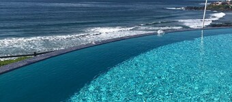 NUEVO CONDO FRENTE AL MAR ... MINAS DEL CENTRO DE ROSARITO Y SEGUNDOS A UNA PLAYA ARENA
