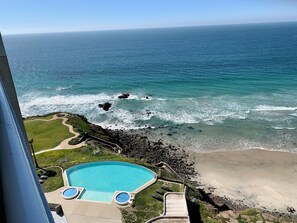 Beach nearby, sun loungers, beach towels
