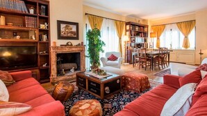 Villa, 4 soverom, terrasse, hageområde | Oppholdsrom