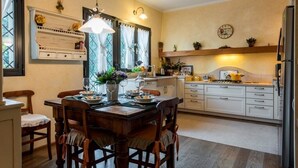 Villa, 4 soverom, terrasse, hageområde | Eget kjøkken