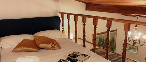 2 bedrooms, travel cot, free WiFi, bed sheets