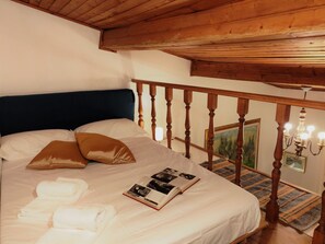 Apartment, 2 Schlafzimmer | 2 Schlafzimmer, Reisekinderbett, kostenloses WLAN, Bettwäsche