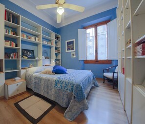 2 bedrooms, free WiFi, bed sheets - Perfect place to explore and relax, with courtyard (Florence)