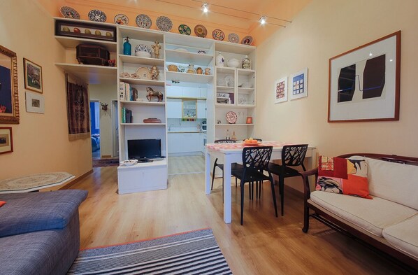 Living area - Perfect place to explore and relax, with courtyard (Florence)