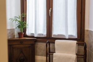 アパートメント 1 ベッドルーム | バスルーム | シャワー、ヘアドライヤー、ビデ、タオル